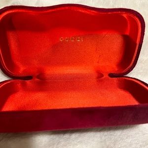 Pre owned •Gucci• red velvet sunglasses clam shell case